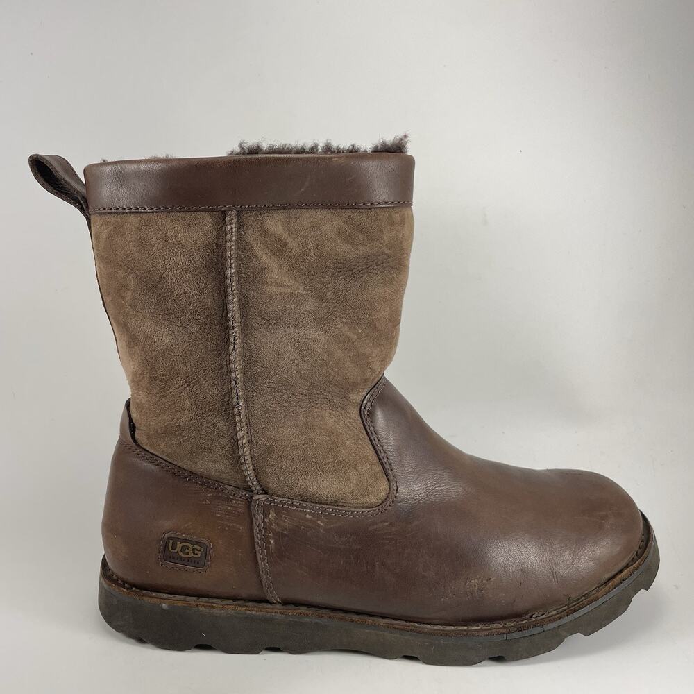 UGG Essential Short 5790 Brown Leather Sheepskin Boots Mens Size 11 Vibram Sole
